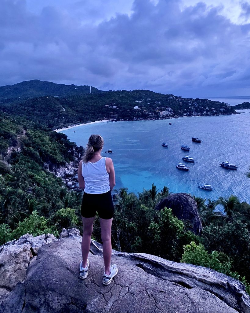 John-Suwan Viewpoint on Koh Tao, Thailand, overlooking turquoise Shark Bay and the island’s lush green coastline from a rocky hilltop near Freedom Beach